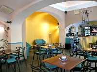 Kavana Palainovka, unutrašnojst  Jednu od poznatijih kavana izvan Harmice, popularnu Palainovku, otvorio je na Vrazovom šetalištu 1847. godine, Matija Pallain